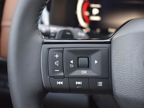 New 2026 Nissan Pathfinder Platinum FWD image 35