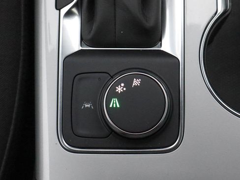 Used 2025 Chevrolet Blazer LT FWD image 11
