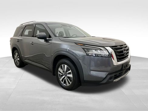 Used 2023 Nissan Pathfinder SL AWD/4WD image 8