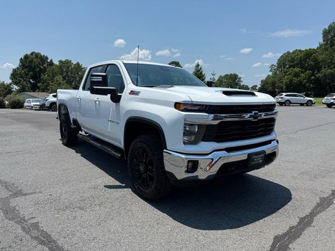 Used 2025 Chevrolet Silverado 2500 LT w/ Convenience Package AWD/4WD image 9