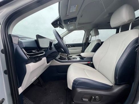 Certified 2025 Kia Carnival SX Prestige image 17