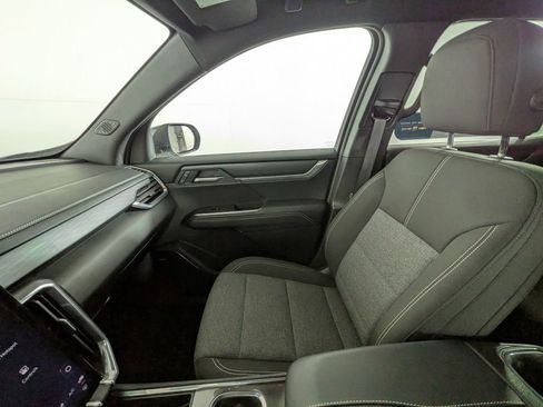 Certified 2025 GMC Acadia Elevation AWD/4WD image 31