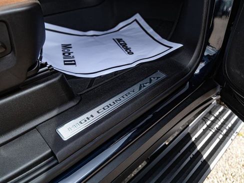 Used 2024 Chevrolet Suburban High Country w/ Advanced Technology Package image 16