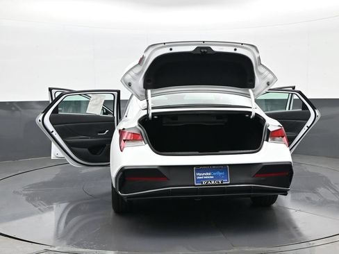 Certified 2024 Hyundai Elantra SEL FWD image 33