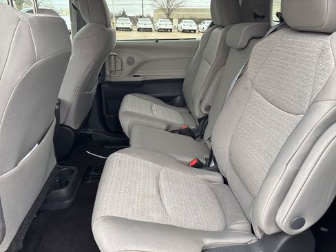 Used 2024 Toyota Sienna LE image 17