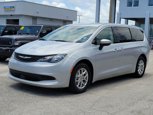 Used 2023 Chrysler Voyager LX FWD image 2