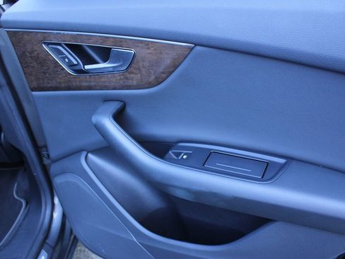 Used 2020 Audi Q8 Premium w/ Black Optic Package image 24