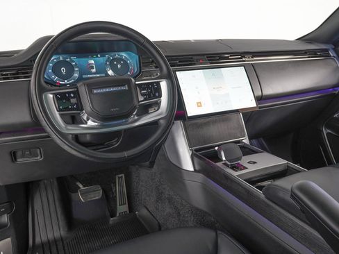 Used 2025 Land Rover Range Rover SE image 16