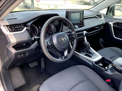 Used 2019 Toyota RAV4 LE image 16