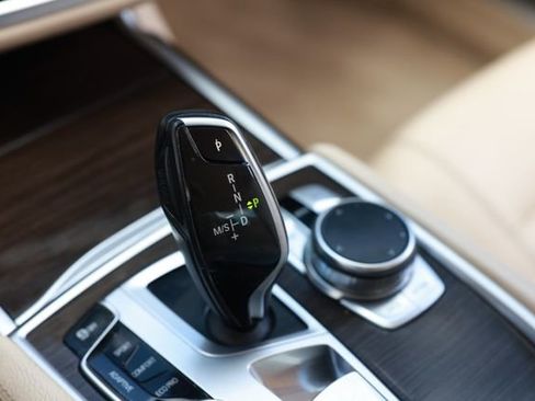 Used 2018 BMW 740i image 46