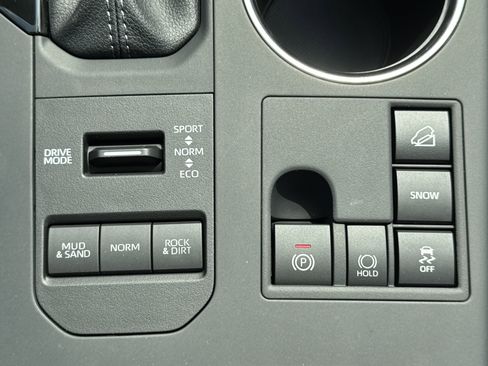 New 2025 Toyota Highlander XLE AWD/4WD image 14