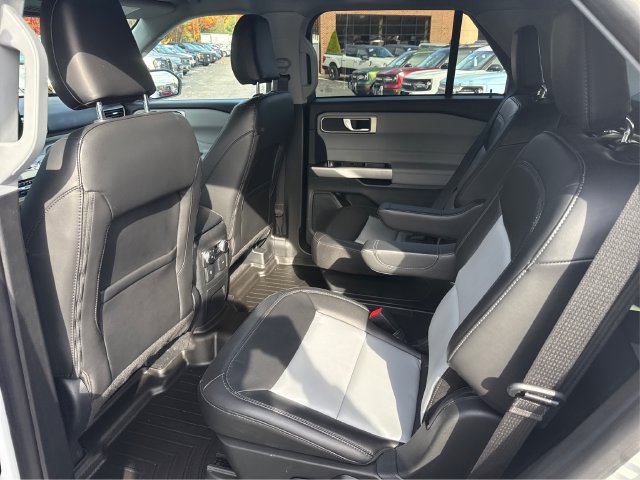 Used 2023 Ford Explorer XLT w/ Equipment Group 202A AWD/4WD image 14