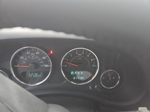 Used 2015 Jeep Wrangler Unlimited Sahara w/ Connectivity Group AWD/4WD image 9