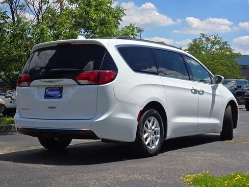 Used 2020 Chrysler Pacifica Touring FWD image 24