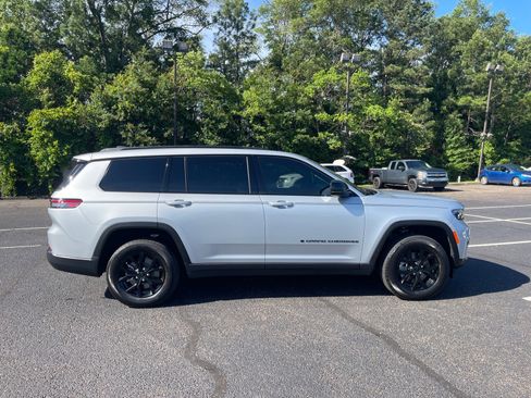 Used 2025 Jeep Grand Cherokee L Altitude RWD image 20