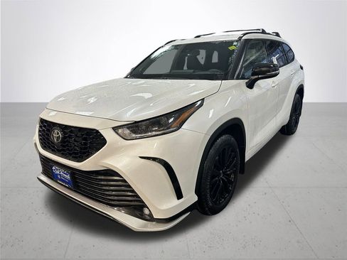 New 2026 Toyota Highlander XSE image 2