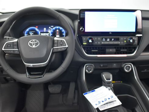 Used 2025 Toyota Grand Highlander AWD Hybrid image 20