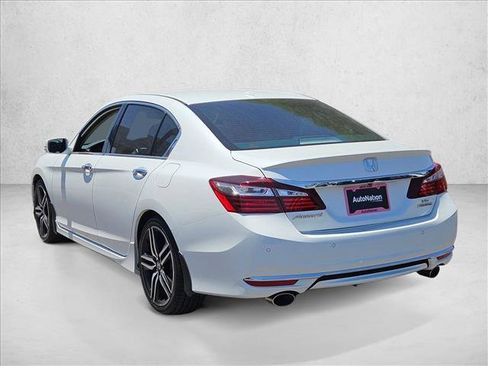 Used 2016 Honda Accord Touring image 7