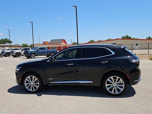 Certified 2022 Buick Envision Avenir w/ Technology Package II FWD image 2