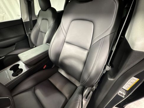 Used 2022 Tesla Model Y Performance image 18