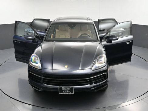 Used 2021 Porsche Cayenne AWD/4WD image 32
