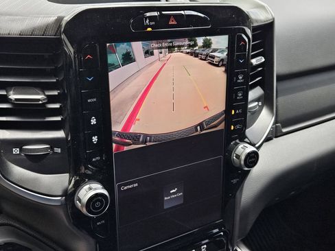 New 2026 RAM 1500 4x4 Crew Cab image 17