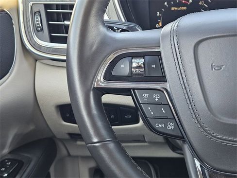 Used 2019 Lincoln Continental Select image 26