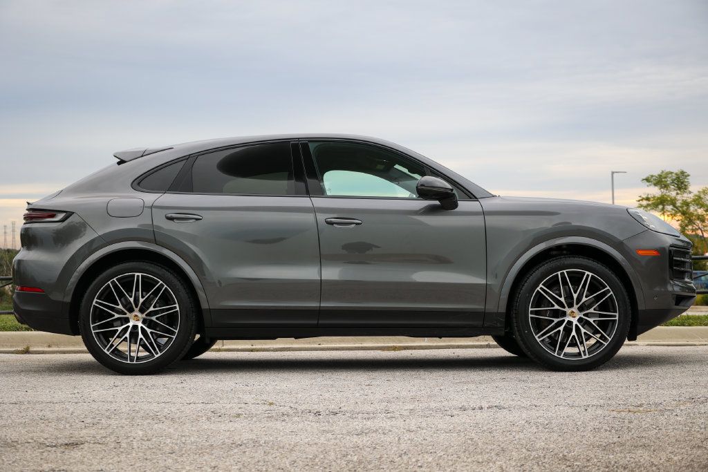 Certified 2024 Porsche Cayenne Coupe AWD/4WD image 22