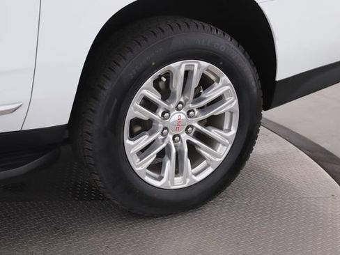 Used 2024 GMC Yukon XL SLT w/ SLT Luxury Package AWD/4WD image 14