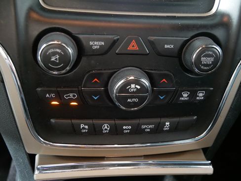Used 2017 Jeep Grand Cherokee Laredo w/ Quick Order Package 23E AWD/4WD image 23