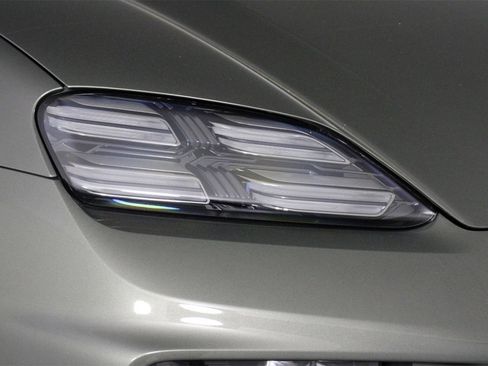 Used 2025 Porsche Macan 4 Electric image 26