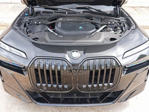 Used 2023 BMW 740i RWD image 8