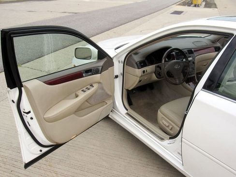 Used 2004 Lexus ES 330 image 16