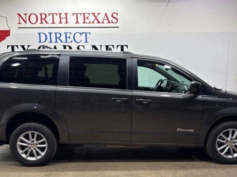 Used 2019 Dodge Grand Caravan SXT FWD image 4