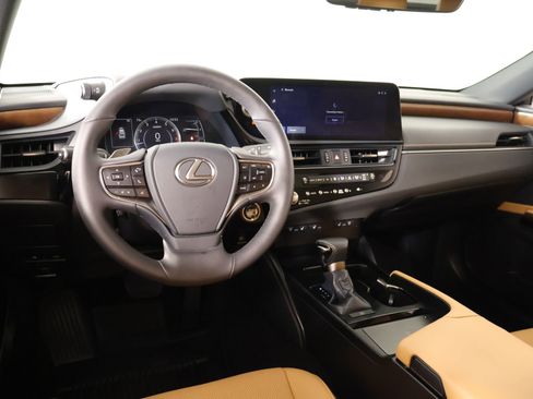 Used 2024 Lexus ES 350 w/ Premium Package FWD image 2