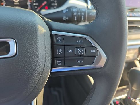 Used 2025 Jeep Compass Limited AWD/4WD image 19
