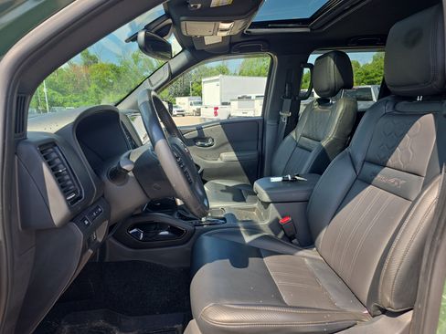 Used 2022 Nissan Frontier PRO-4X w/ Pro-4X Premium Package AWD/4WD image 12