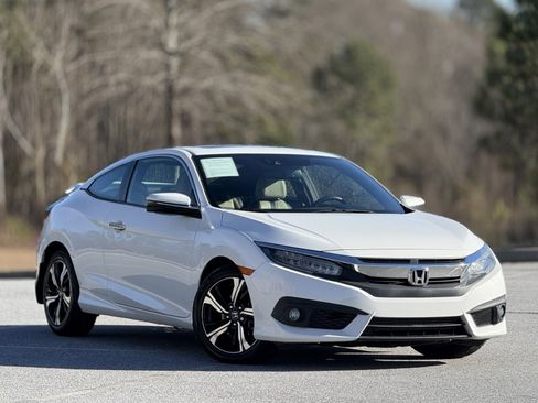 Used 2017 Honda Civic Touring image 12