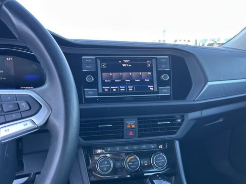 Used 2024 Volkswagen Jetta SE image 20