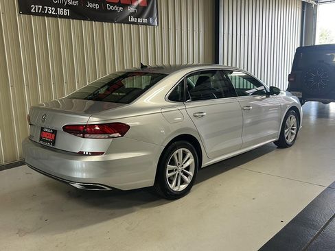Used 2020 Volkswagen Passat 2.0T SE FWD image 3