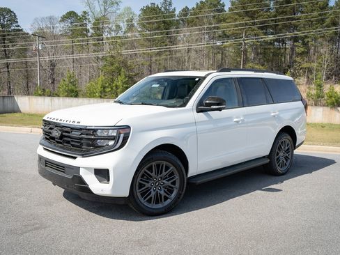New 2026 Ford Expedition Platinum w/ Stealth Appearance Package image 4
