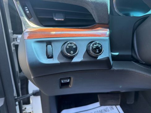 Used 2017 Cadillac Escalade ESV Premium Luxury image 24
