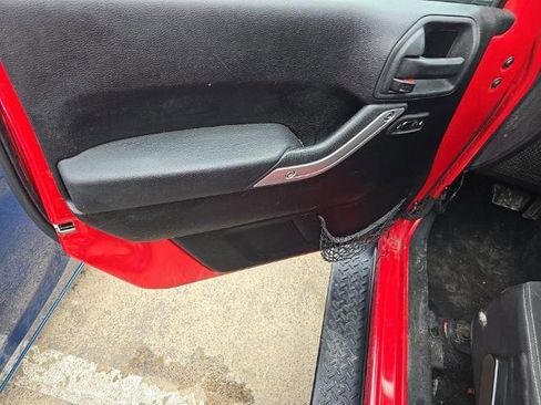Used 2013 Jeep Wrangler Unlimited Sahara AWD/4WD image 12