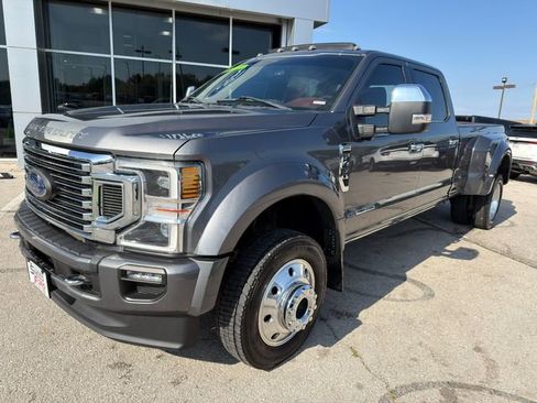 Used 2022 Ford F450 Platinum w/ FX4 Off-Road Package image 3