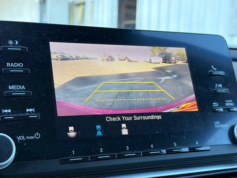 Used 2018 Honda Accord LX image 17