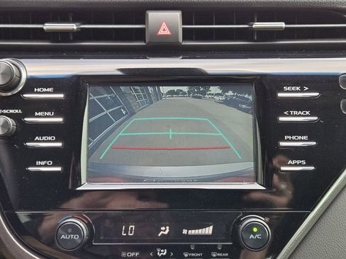 Used 2018 Toyota Camry SE image 12