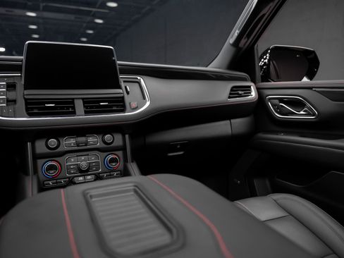 Used 2024 Chevrolet Suburban RST w/ Luxury Package image 38