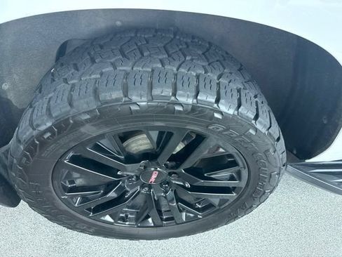 Used 2022 GMC Yukon XL SLT w/ SLT Luxury Package AWD/4WD image 6