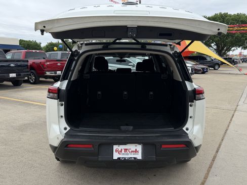 Used 2024 Nissan Pathfinder SV FWD image 8