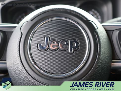Used 2024 Jeep Wrangler Unlimited Sahara AWD/4WD image 26